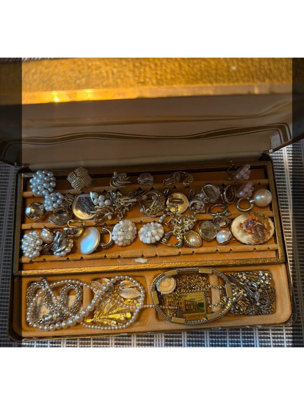 Vintage jewelry box with jewelry